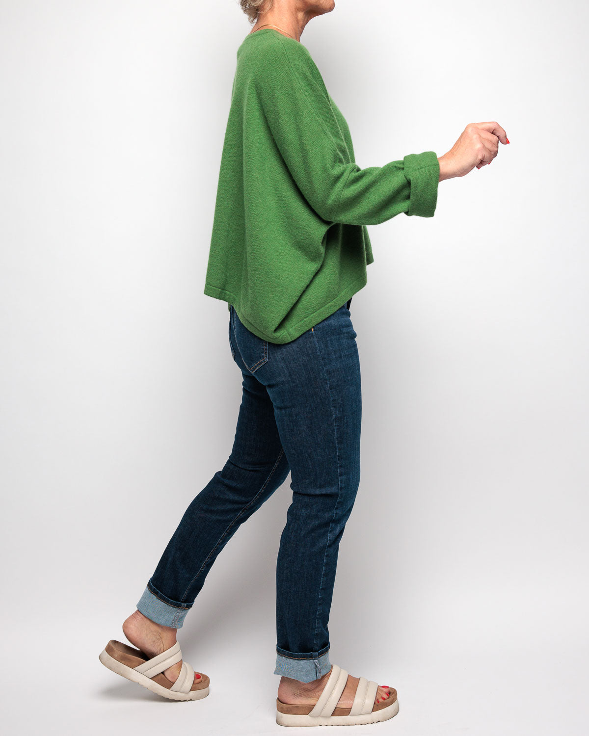 Caroline Cashmere Cropped Crew Sweater in Pea Green