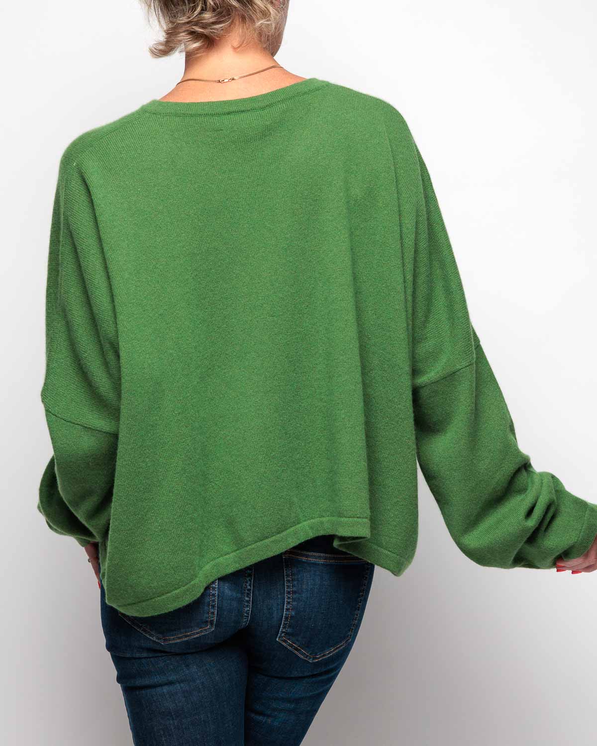 Caroline Cashmere Cropped Crew Sweater in Pea Green